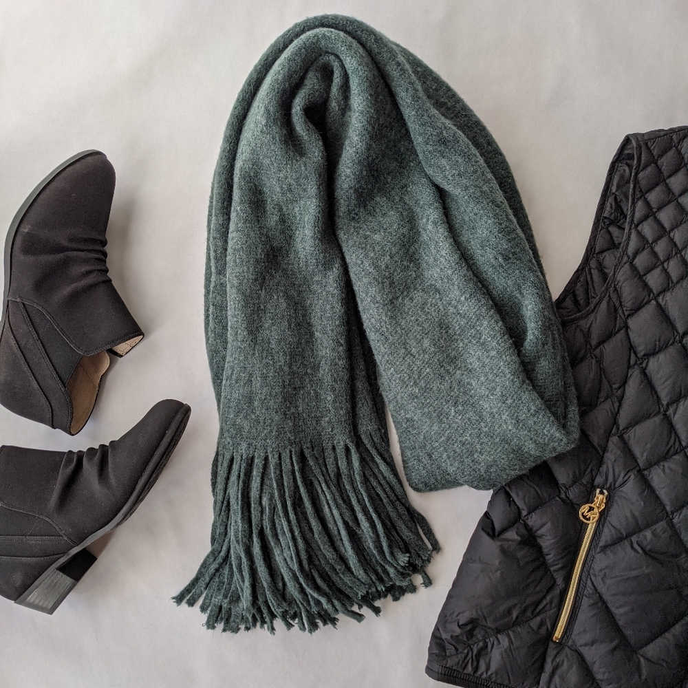 STEVE MADDEN Super Soft Grill Dark Hunter Green Scarf Womens One Size